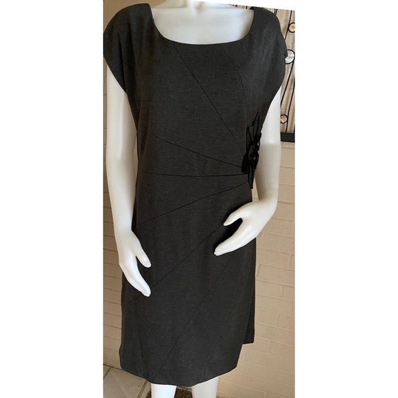 SUZI Chin for Maggy Boutique Sleeveless Shift Dress - Picture 3 of 8